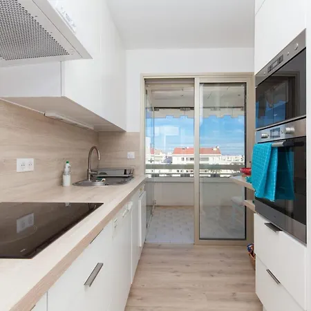 High Apartment *